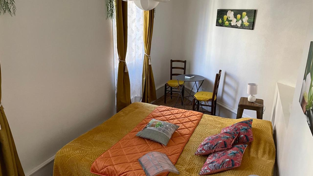 Chez Tifille Bed & Breakfast Естан Екстериор снимка